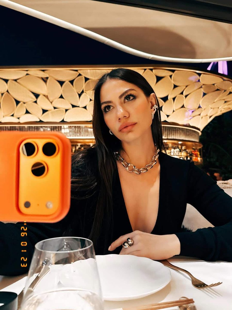 Demet Özdemir’in siyah şıklığı! Göz Kamaştırmaya Devam Ediyor... #EşrefRüya #DemetÖzdemir 
trendposta.com