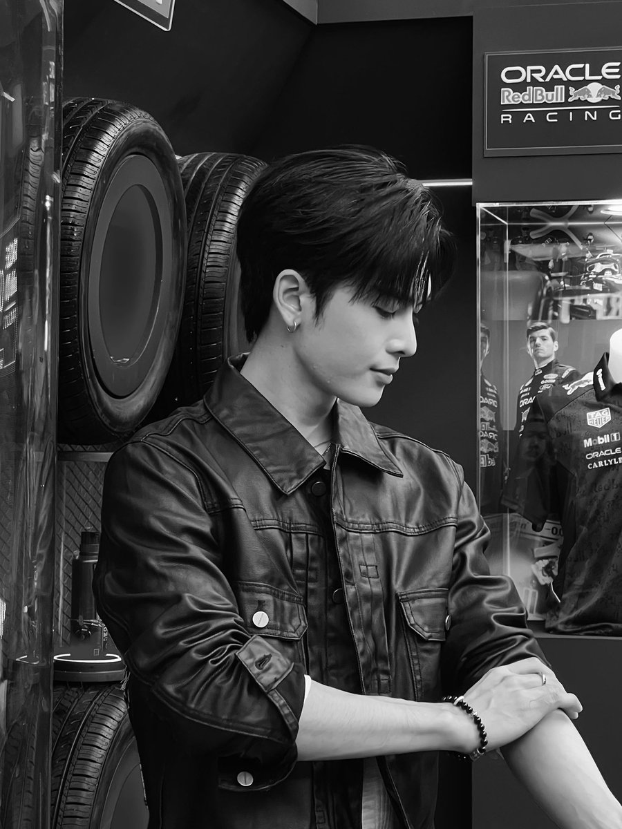 Suppawan2514's tweet photo. พี่ต้าดิวะ!!!! 🤍🔥

SANTA WITH CLEAR MAXCHARGE

#CLEARTHAILANDxSanta https://t.co/bET9X4wKP0