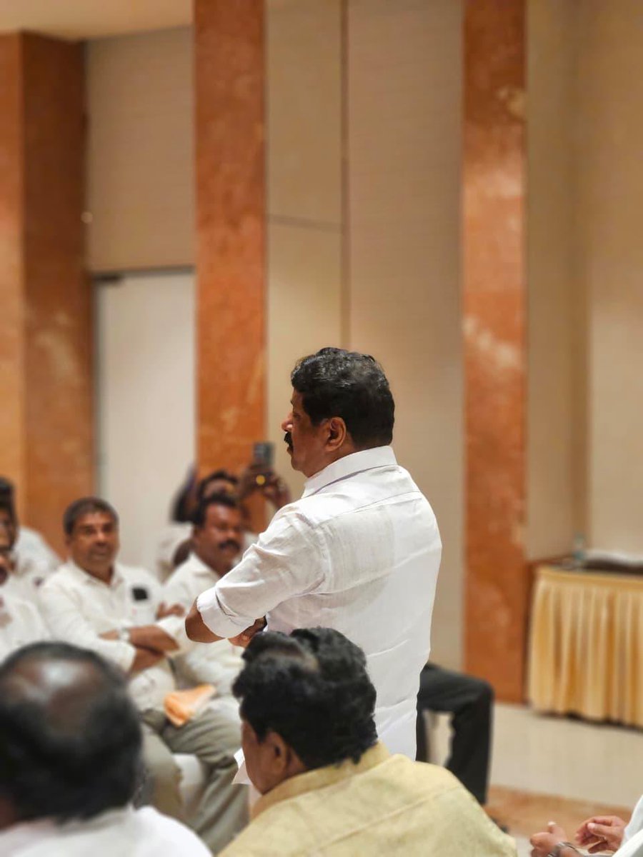 NainarBJP's tweet photo. இன்றைய சேலம் ரேரிடஷசன் ஹோட்டல் கான்பரன்சஸ் ஹாலில் சேலம் கிழக்கு , சேலம் மேற்கு , சேலம் மாநகர், நாமக்கல் கிழக்கு, நாமக்கல் மேற்கு ஆகிய மாவட்டங்களின் மையக்குழு உறுப்பினர்கள் மற்றும் மாநில நிர்வாகிகளுக்கான ஆலோசனைக் கூட்டம் நடைபெற்றது.

இதில் கலந்துகொண்டு வரும் 2026 சட்டமன்ற தேர்தலுக்கான தேர்தல் பணிகள் எவ்வாறு மேற்கொள்ளப்பட்டு வருகின்றன மேலும் எவ்வாறு தயாராக வேண்டும் என்று ஆலோசனை வழங்கினேன்.

மாநிலத் துணைத் தலைவர் திரு. @KPRamalingamMP ex MP அவர்கள், தமிழக பாஜக சுற்றுச்சூழல் பிரிவின் மாநில அமைப்பாளர் திரு. கோபிநாத் அவர்கள், சேலம் நகர் மாவட்ட தலைவர் திரு. T V சசி குமார் அவர்கள், சேலம் கிழக்கு மாவட்ட தலைவர் திரு. P சண்முகநாதன் அவர்கள், சேலம் மேற்கு மாவட்ட தலைவர் திரு. ஹரிராமன் அவர்கள் உடன் இருந்தனர்.