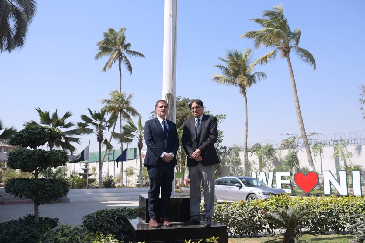 DrSyedSaif's tweet image. Plantation by Mr Farhan Aziz Khawaj,  DG Civil Services Academy (CSA), Lahore at NIPA Forest &amp;amp; flag hoisting of newly installed 80 feet high flag🇵🇰 post 

#GreenPakistan
#GreenKarachi
#flaghoisting
#PakistanFlag
#nipakarachi