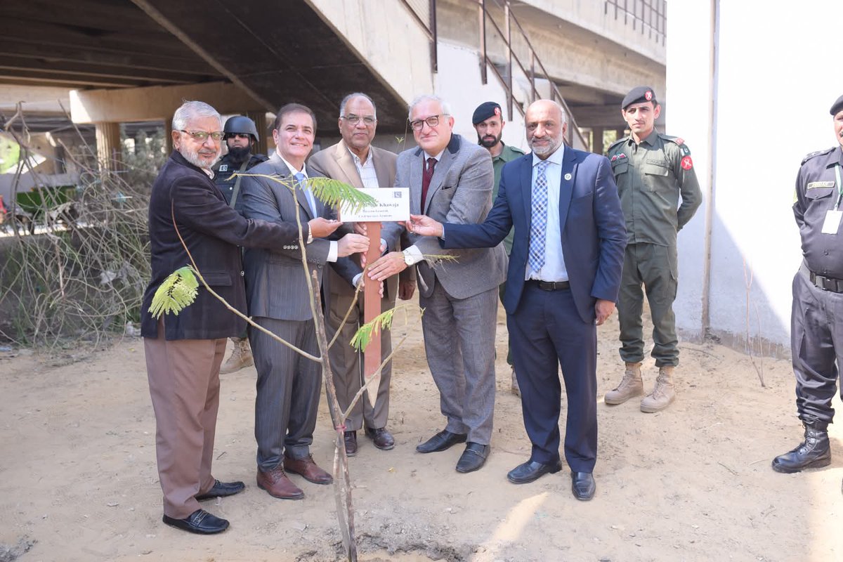 DrSyedSaif's tweet image. Plantation by Mr Farhan Aziz Khawaj,  DG Civil Services Academy (CSA), Lahore at NIPA Forest &amp;amp; flag hoisting of newly installed 80 feet high flag🇵🇰 post 

#GreenPakistan
#GreenKarachi
#flaghoisting
#PakistanFlag
#nipakarachi