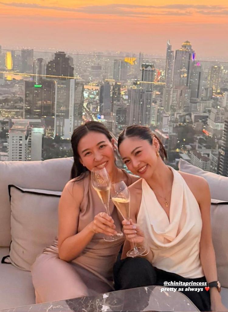 allforKimPau's tweet image. Our girl boss, our Queen Chiu just had a great time in Thailand✨️ I love her version now...enjoying her privacy, may work-life balance na talaga sya, marunong ng magpahinga, hindi na lang puro work,work,work. She chooses things na gusto nya ishare sa public, na tama naman,…
