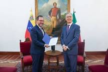 Italy in Venezuela tweet media