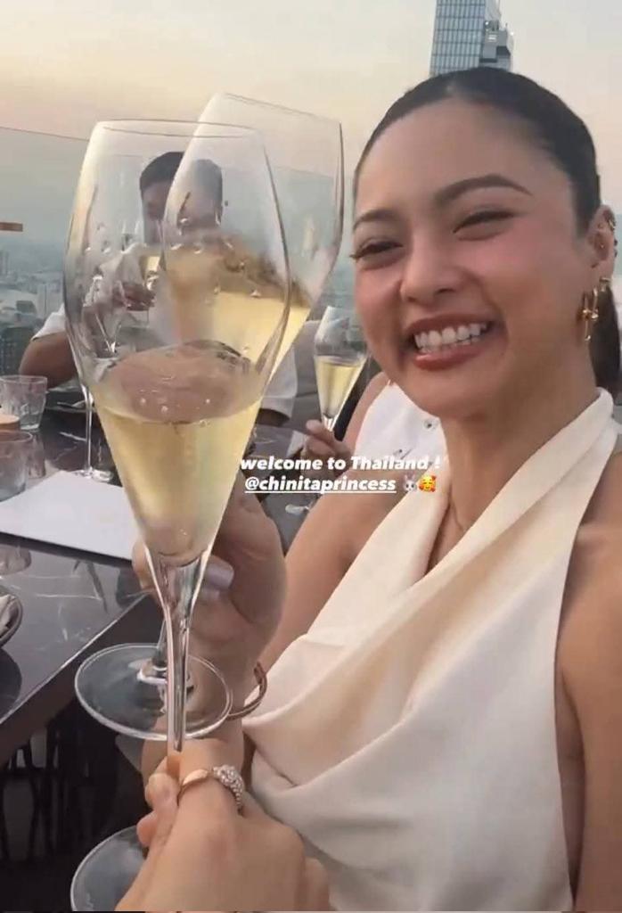 allforKimPau's tweet image. Our girl boss, our Queen Chiu just had a great time in Thailand✨️ I love her version now...enjoying her privacy, may work-life balance na talaga sya, marunong ng magpahinga, hindi na lang puro work,work,work. She chooses things na gusto nya ishare sa public, na tama naman,…