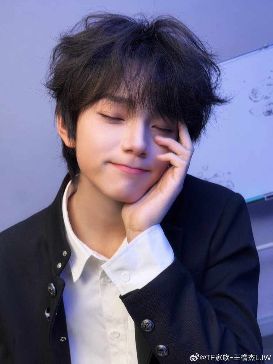 และใช่ค่ะ ฉันชอบสองรูปนี้ที่สุด 55555555 อั้ยลูกหม๋าของพี่น่ารักจัง อยากหยิกแก้มอะหมั่นเขี้ยว🤏🏻✨🩵