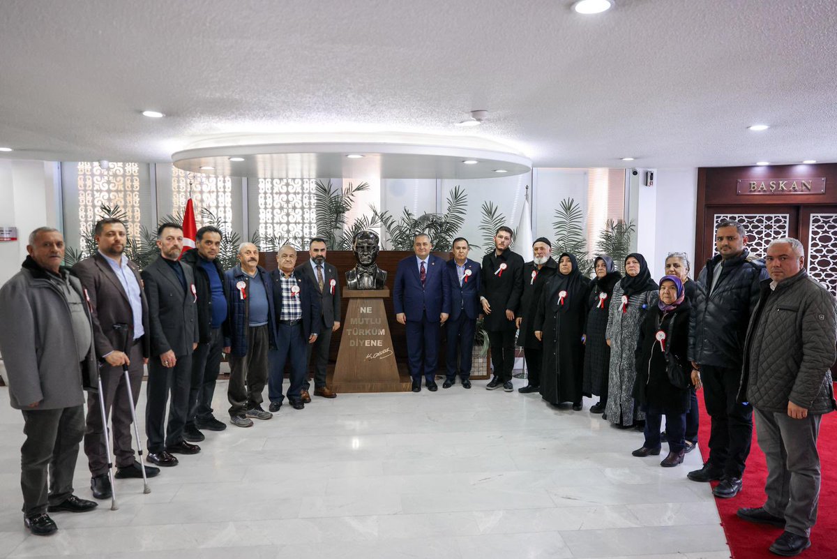 Türkiye Gaziler ve Şehit Aileleri Vakfı Başkanı Sn. <a href="/lokman_aylar/">Gazi Lokman Aylar</a>, şehit ailelerimiz ve gazilerimizi belediyemizde ağırladık.

Ziyaretleri sebebiyle kendilerine teşekkür ediyorum. Vatanımız için canlarını ortaya koyan aziz şehitlerimizin aileleri ve kahraman gazilerimizin her