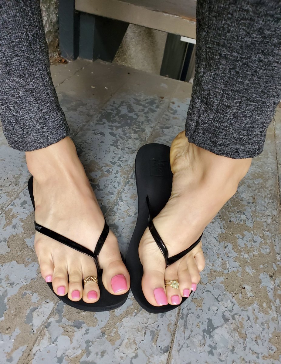 sofspoils's tweet image. the face and the feet