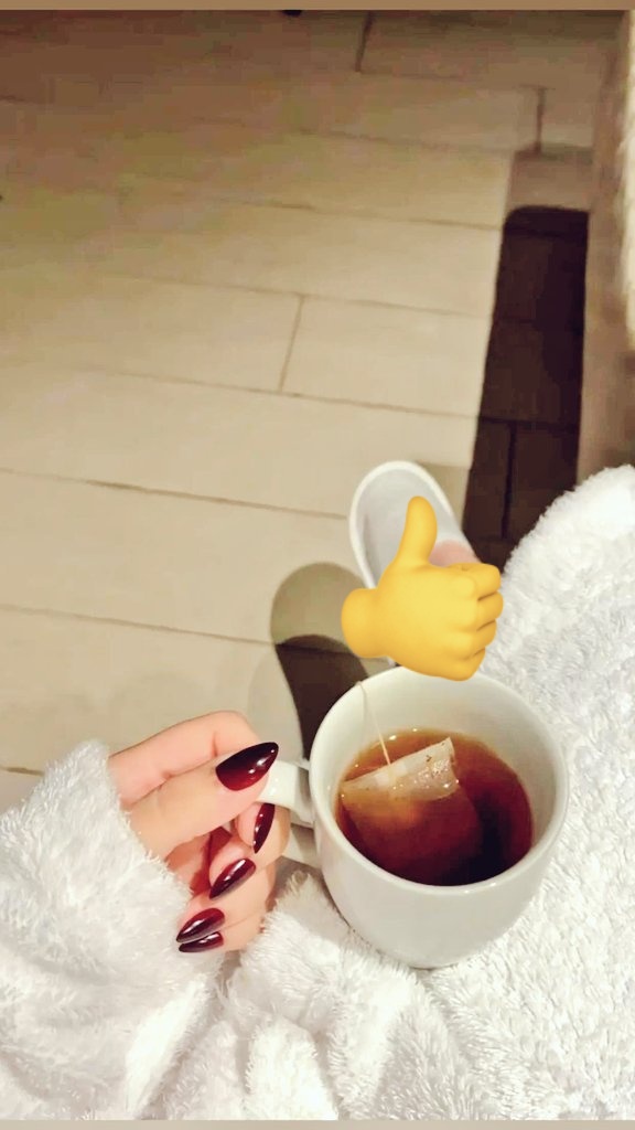 الإنسحاب، وإغلاق الأبواب، وتغير الأماكن ليس دليل على وجود البديل، بل هي مرحلة الإلتفات للنفس بعد إستنزاف الرصيد الكامل من الفرص."
#مساء_الخير_والسعاده_للجميع