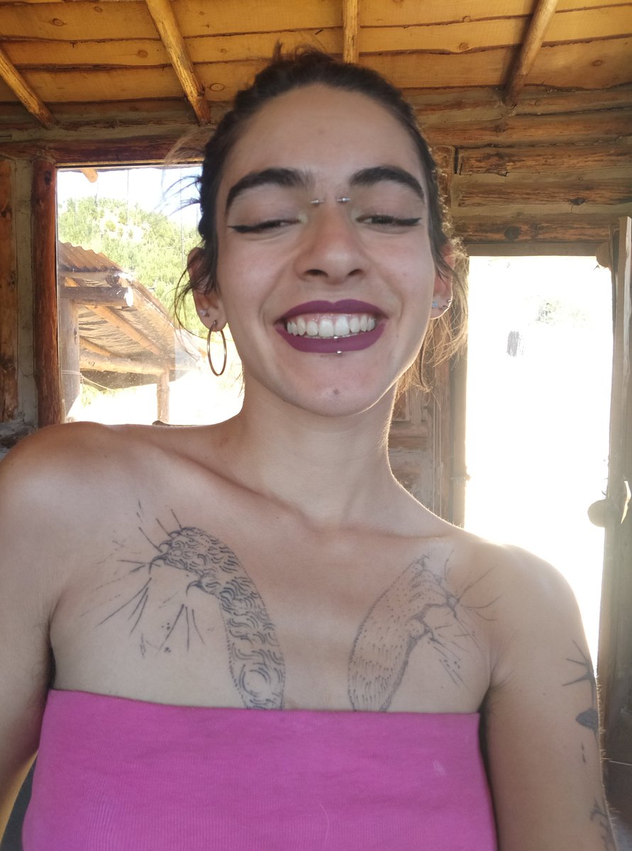 aciddkiwi's tweet photo. Cuando me conocen en persona me preguntan porqué no sonrió en las fotos...🥴 Me sale más natural la cara de puta🤭🤭🤭😘💋 https://t.co/1tFwGU5ZjJ