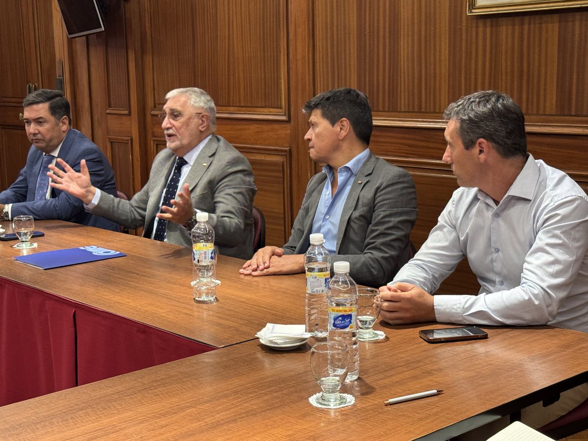 Nos reunimos con autoridades <a href="/redcame/">CAME</a>, encabezadas por su presidente Ricardo Diab, junto al senador <a href="/sergiounac/">Sergio Uñac</a> y Diputados UxP e integrantes del espacio #PrimeroLaPatria, para escuchar de primera mano la situación que están atravesando las pymes en cada rincón del país.