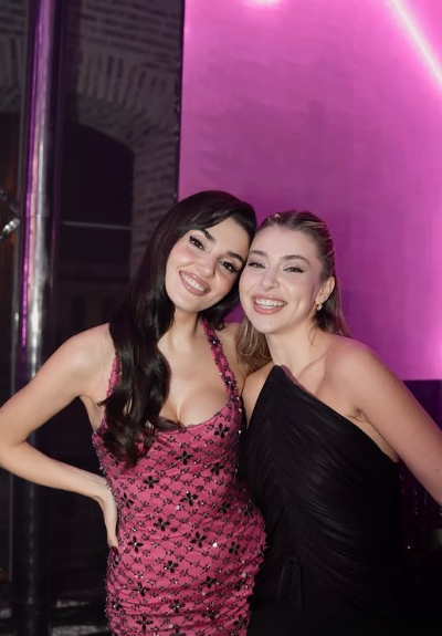 Hande Erçel Ekranlara Geri Dönüyor Mu? “İngilizceniz A seviyeye geçene kadar yurt dışına gidip gelmeye devam mı edeceksiniz?” Sorusuna Cevabı... #HandeErçel #HandeErcel 
trendposta.com/hande-ercel-ek…