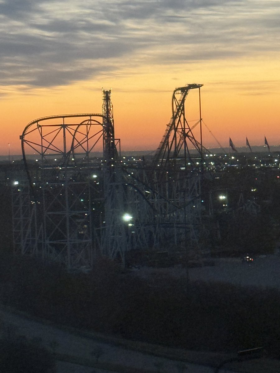 Begin your day with a Tormenta and Titan sunrise. New adventures await! #65thAnniversary <a href="/SixFlagsOverTX/">Six Flags Over Texas</a>