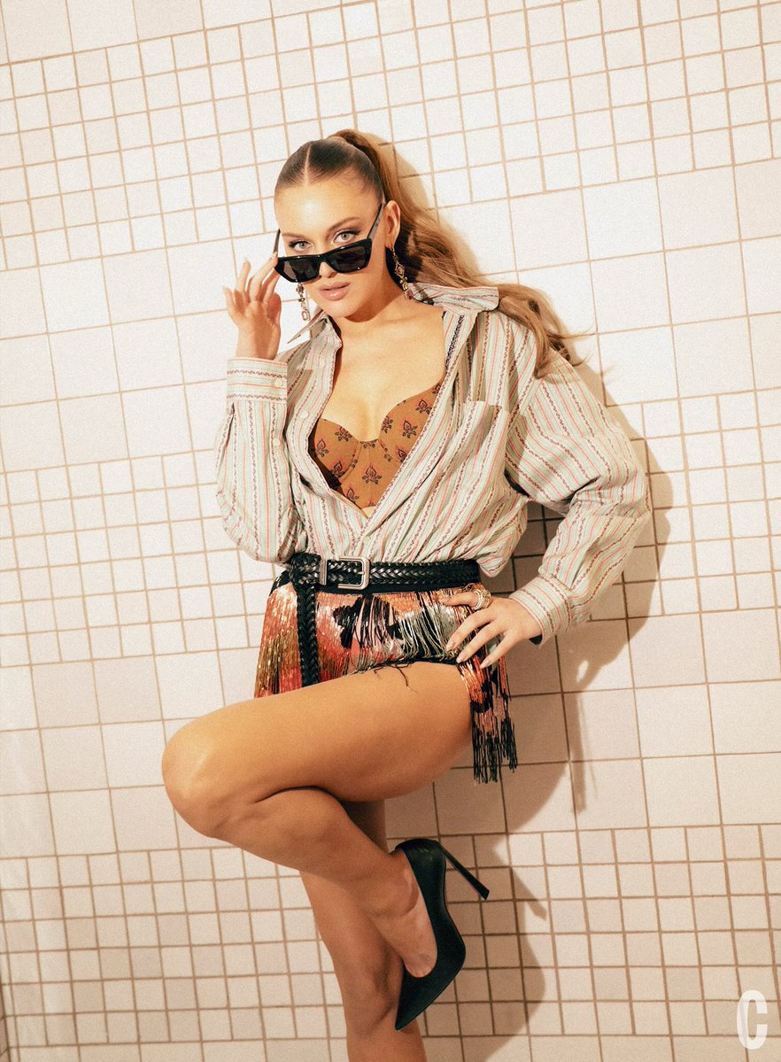 KelseaCentral's tweet image. Cosmopolitan x Grammy x Kelsea