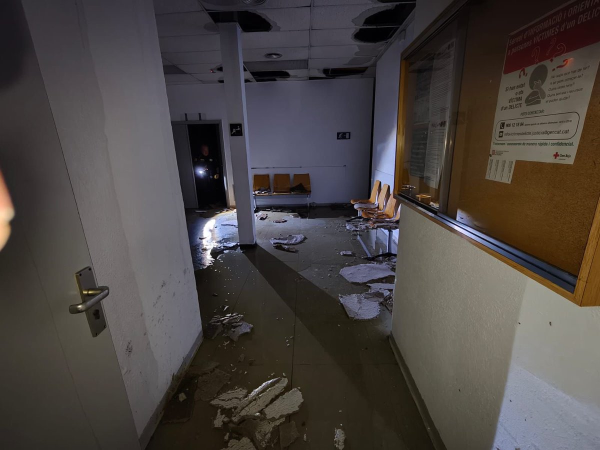 👎🏻 El PSC reclamava un nou edifici de jutjats quan no governava. Ara que governa a tot arreu, tenim sostres que cauen i vistes suspeses. Aquesta és la manera de gestionar del “govern de tothom”. On és l’alcaldessa de Rubí per plantar cara i exigir solucions?
#Rubicity 
<a href="/JuntsRubi/">Junts Rubí</a>