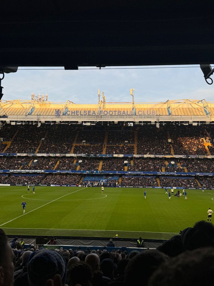 من مقاعدنا لـ مُباراة #تشيلسي_ايفرتون .. 

تشرفنا بـ خدمة الجميع ❤️