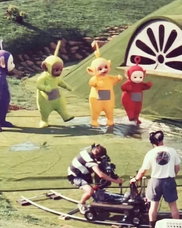 tvindonesiawkwk's tweet photo. Behind the scene dari Teletubbies

Siapa yg dulu suka nonton ini? https://t.co/sEHaNmvhZB