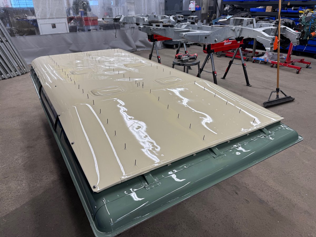 N_Am_Overland's tweet photo. 1961 Series II body assembly

#landrovers #fullarchrestoration #letsdothis💪 #classiccars #mylandy #serieslandrover #seriesii #oldcars #resto #britishcars https://t.co/SpGnk2djl8