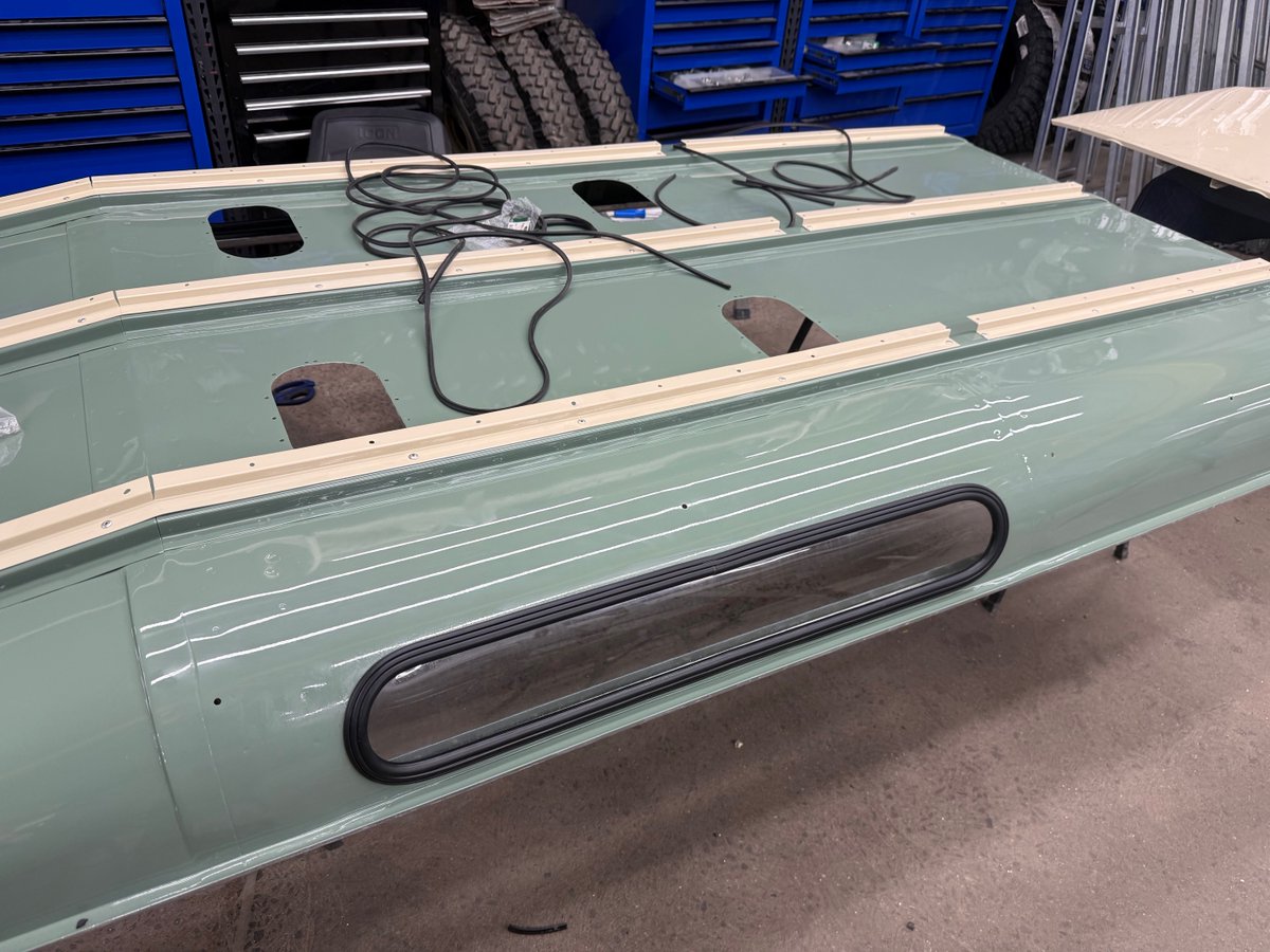 1961 Series II body assembly

#landrovers #fullarchrestoration #letsdothis💪 #classiccars #mylandy #serieslandrover #seriesii #oldcars #resto #britishcars