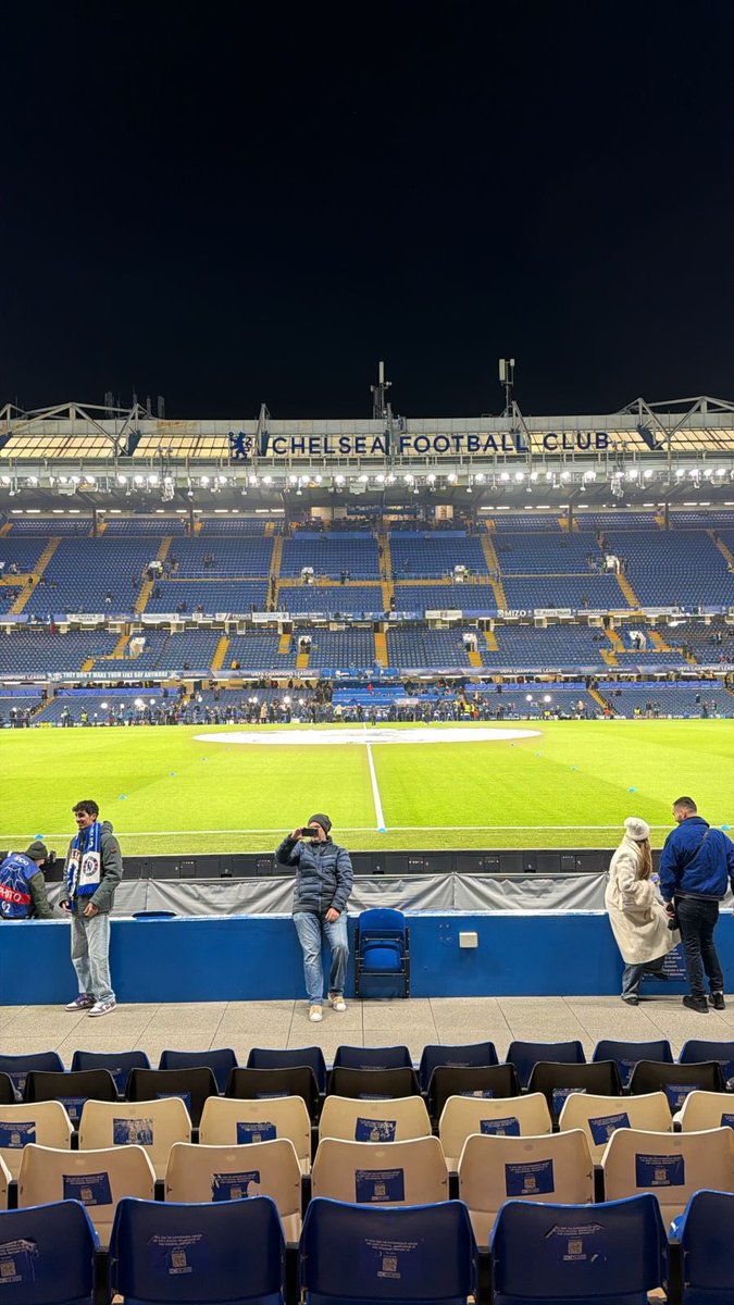 من مقاعدنا لـ مُباراة #تشيلسي_برشلونه .. 

تشرفنا بـ خدمة الجميع ❤️