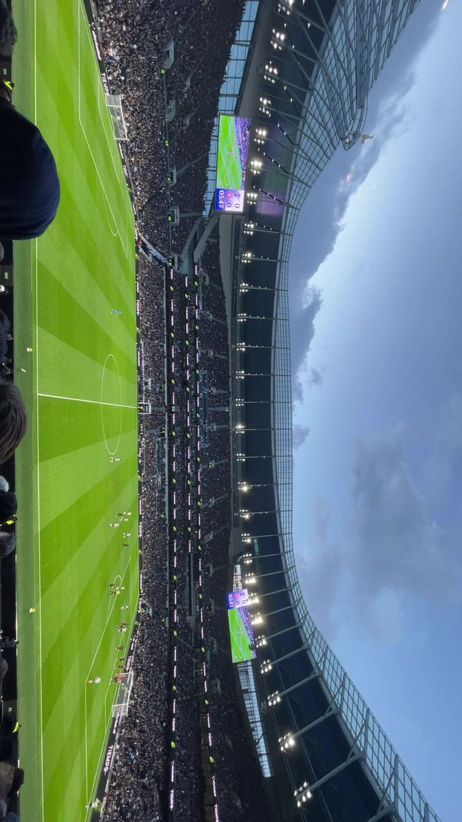 من مقاعدنا الـ vip لـ مُباراة #توتنهام_برينتفورد .. 

تشرفنا بـ خدمة الجميع ❤️