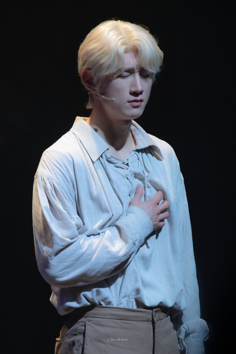 260204 뮤지컬 < 나르치스와 골드문트 >
스페셜 커튼콜 - 작별

골드문트 ㅣ #김서환 배우님

-
운명의 미로 속에 가슴이 아파와