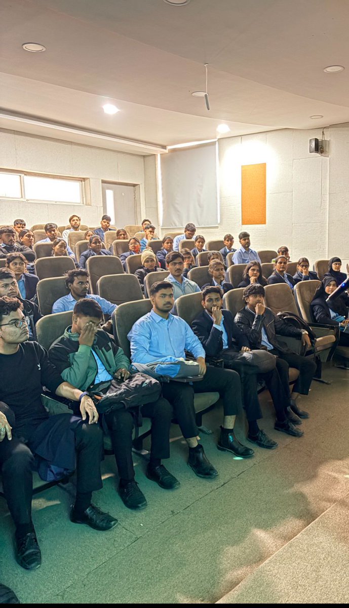Kavaljeet_Dev's tweet photo. π Introductory Session for 1st-Year Students
Hosted a session with 100+ participants, helping freshers understand:
Different Carrer paths, focus,mistakes
Great questions, honest discussions, real clarity.
Thanks for the support π
@Hiteshdotcom @nirudhuuu @yntpdotme
#CAPCC https://t.co/Hk17U9pTsN