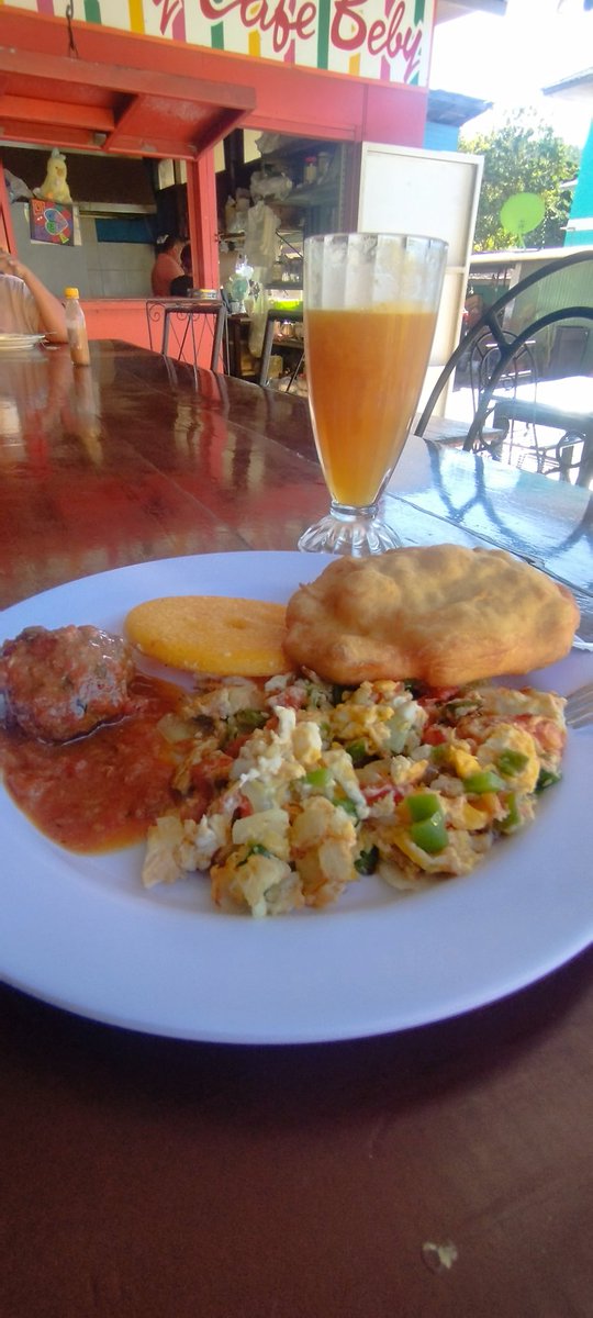 Buen desayuno de fonda para los que dicen: Yi ni si piidi ir i Biquiti tidi isti ciri