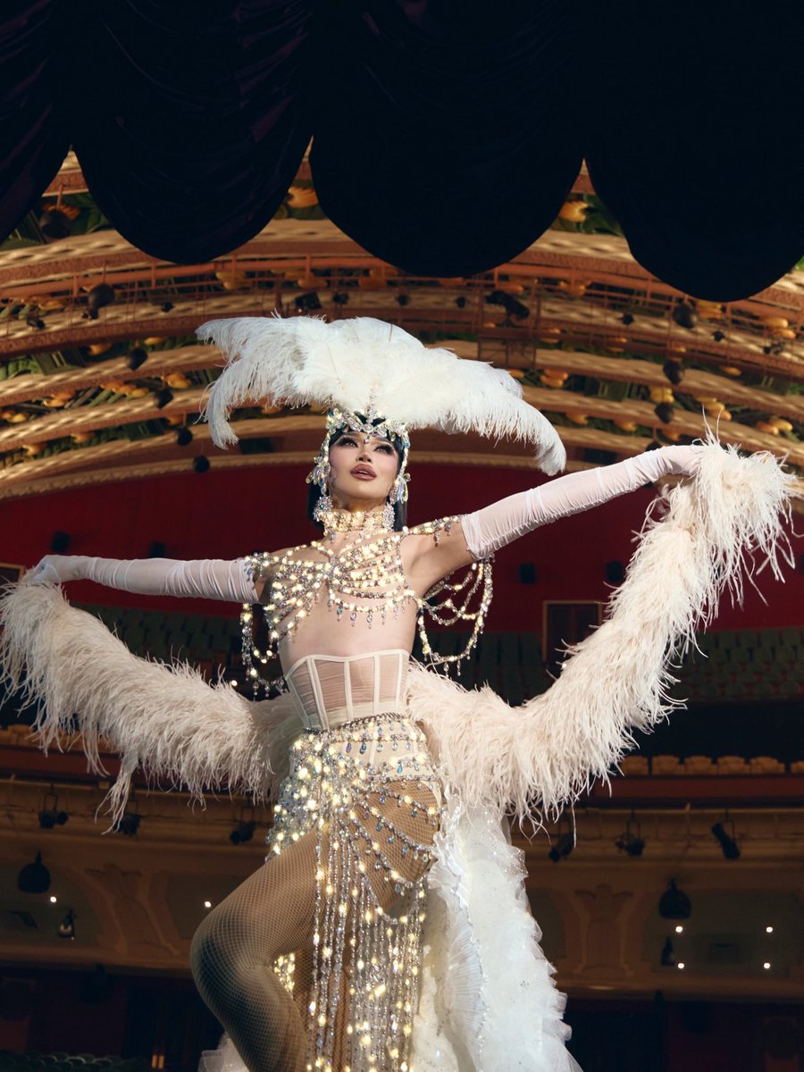 blessedswifty's tweet photo. ‼️ | Drag Race Philippines Royalty, Minty Fresh (@minortiz) channeling @TaylorSwift13’s ‘The Life of a Showgirl’ in a new post! ❤️‍🔥 https://t.co/VkcpxlYycB