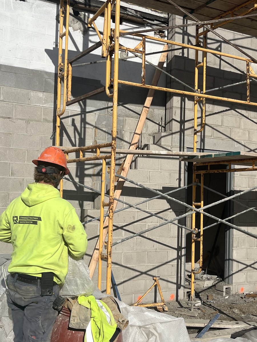 IUBAC's tweet photo. Our members of Local 23 OH/WV/KY/MD - Mike Emans, Owen Shanahan, Russ Hodges, Greg Weaver, and Pat Steele - are working hard on the Baumann Ford car dealership in Oregon, #Ohio!
#WorkSiteWednesday #SkilledTrades
#BuildingTomorrowTogether #UnionStrong https://t.co/kaXYH70J1Y