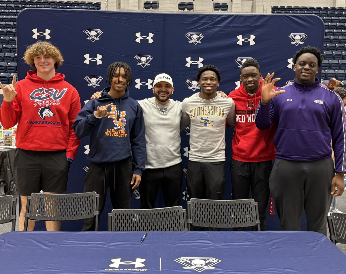 CoachMarcusGold's tweet photo. Congratulations to DUBeast ⚔️ Team 16 on National Signing Day!! 
@KingBaribe -Southeastern OSU⚡️ @_rukevwe_08 -Arkansas State 🐺 @Carter_Dotson27 -Langston 🦁 @DanielOparah55 -Abilene Christian 😈
@NashChapman82 -Colorado Pueblo🐺 https://t.co/PkEb18si8Q