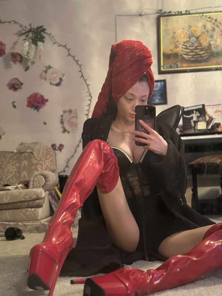TheEroticOracle's tweet photo. These boots are perfect for heart stompin’ on Valentine’s Day 😍😍😍 I am obsessed. 
Tempted to buy a matching red latex body suit and a red whip. Call me Goddess &amp; fund it 🌶️🔥🌹 #findom #findomgodess #femdom #dominatrix #paypig #yesmistress https://t.co/gAFbr6wfIc