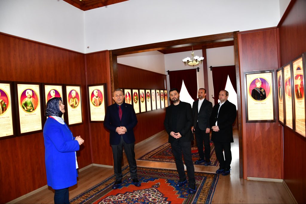 Kağıthane’mizde geçtiğimiz dönemlerde mülki amir olarak birlikte çalıştığımız Trabzon Valimiz Sn. Tahir Şahin'i makamında ziyaret ettik. Yeni görevinde muvaffakiyetler diliyorum. <a href="/tahirshn_mia/">Tahir Şahin</a>