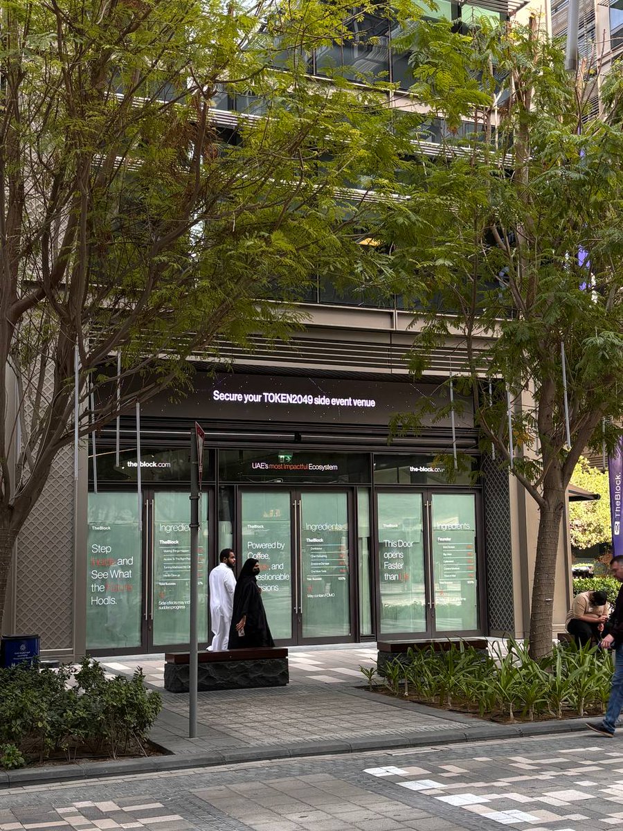 rahimkom's tweet image. Dubai is winning! Just casually strutting down One Central streets and BOOM — look at THIS! 👀 ✨