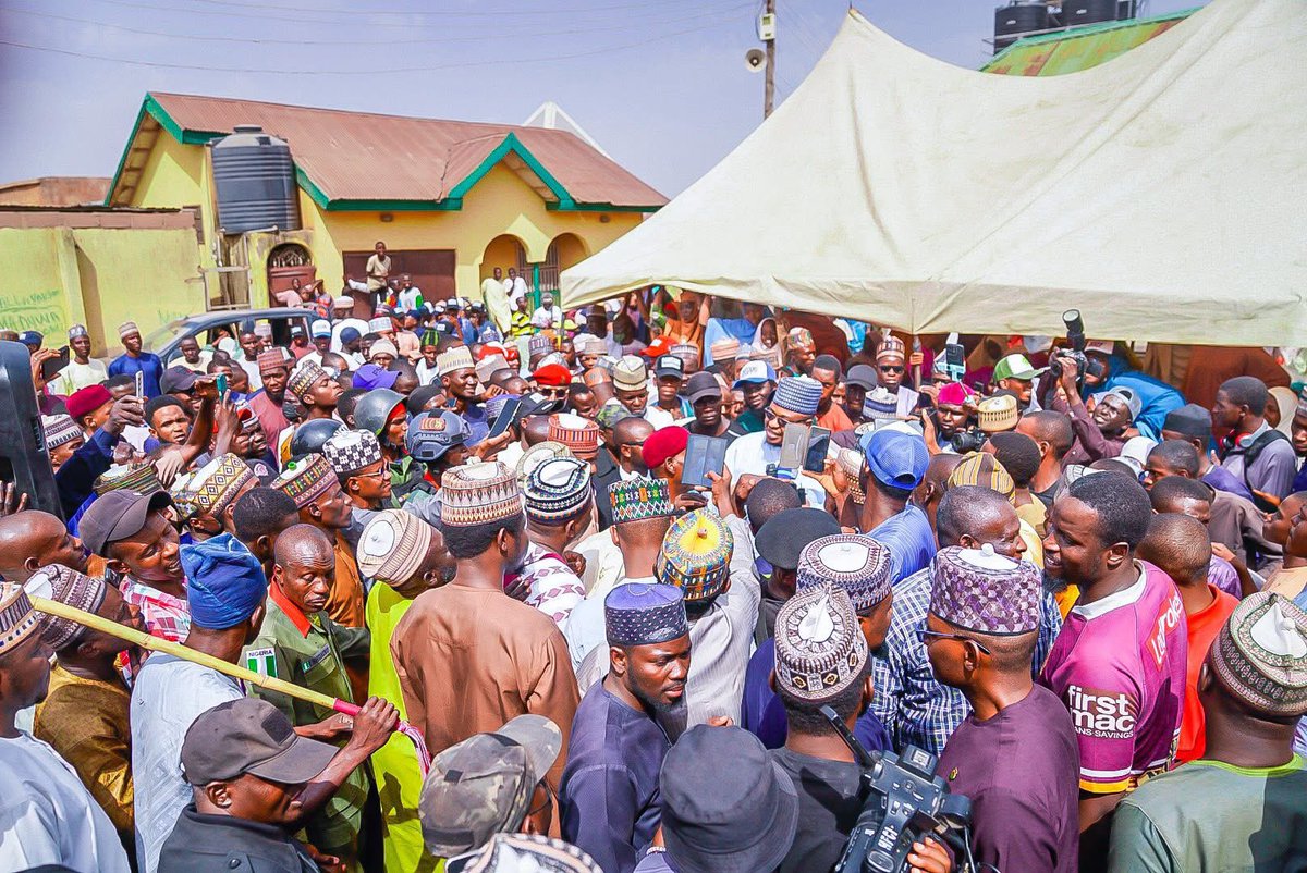 Imranmuhdz's tweet photo. Former Minister of Communications, Professor Isa Ali Pantami, revalidates his APC membership in the ongoing APC e-registration. https://t.co/pOlFEbjT7A