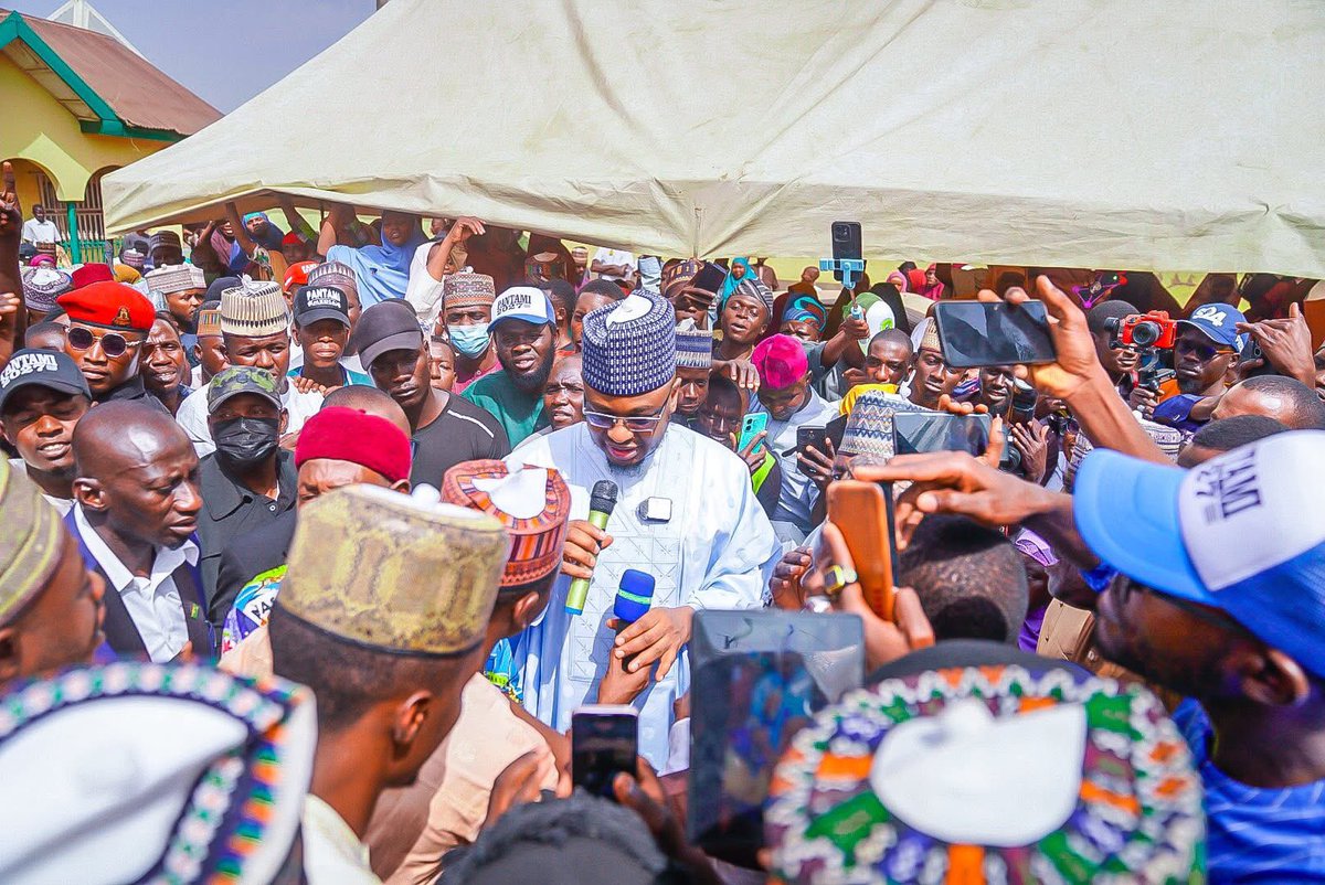 Imranmuhdz's tweet photo. Former Minister of Communications, Professor Isa Ali Pantami, revalidates his APC membership in the ongoing APC e-registration. https://t.co/pOlFEbjT7A
