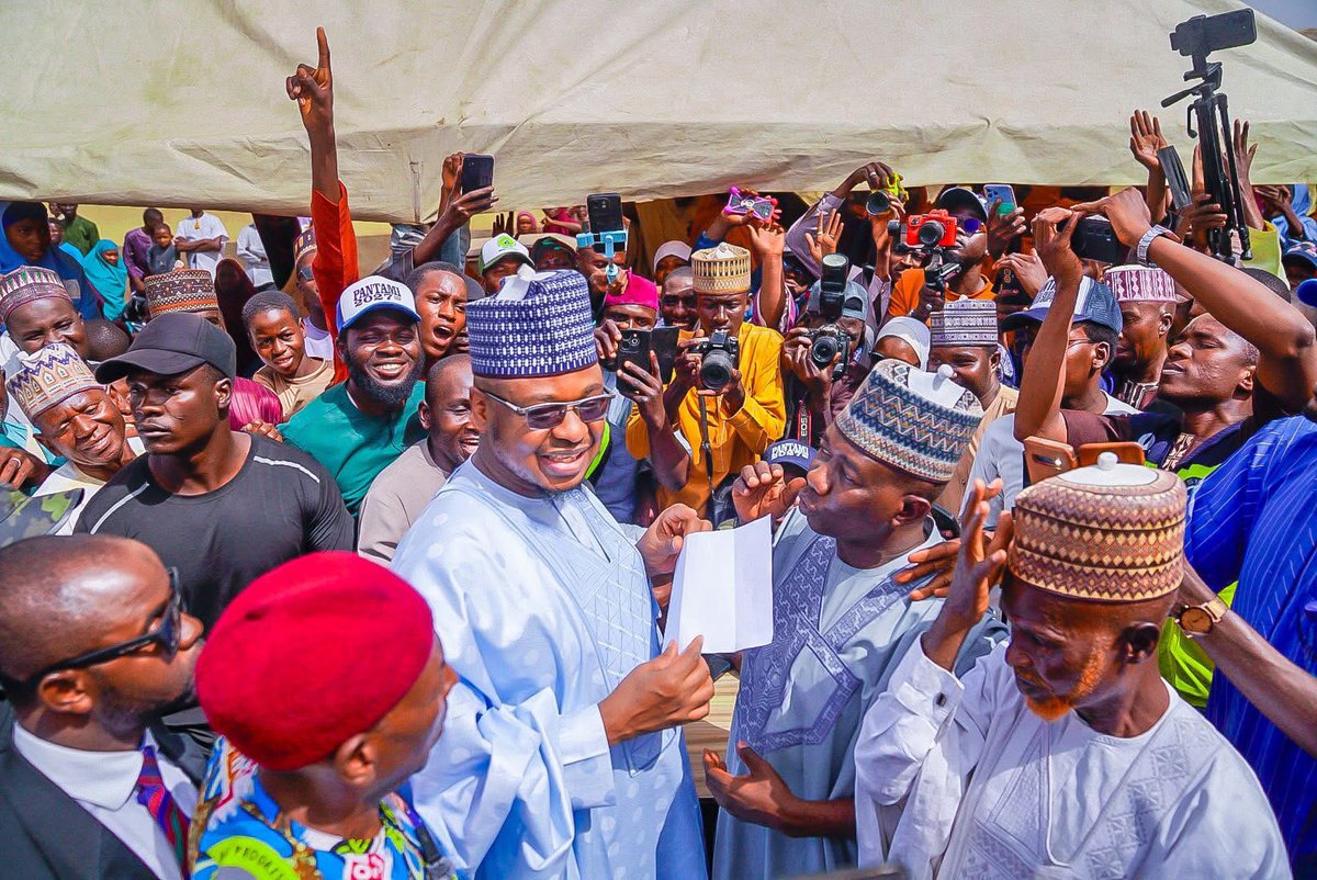 Imranmuhdz's tweet photo. Former Minister of Communications, Professor Isa Ali Pantami, revalidates his APC membership in the ongoing APC e-registration. https://t.co/pOlFEbjT7A