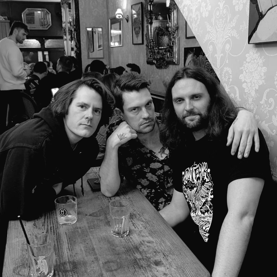 The new Faux Hex single 'A Field Near Leeds' is out now! Spearheaded by <a href="/JAK_TH/">Jak Hutchcraft</a> - he of <a href="/WacoBandUK/">WACO</a> and many other creative projects. An absolute pleasure to work with the lovely legend!

Let Jak's words envelope you and transmogrify your very being:  song.link/afieldnearleeds