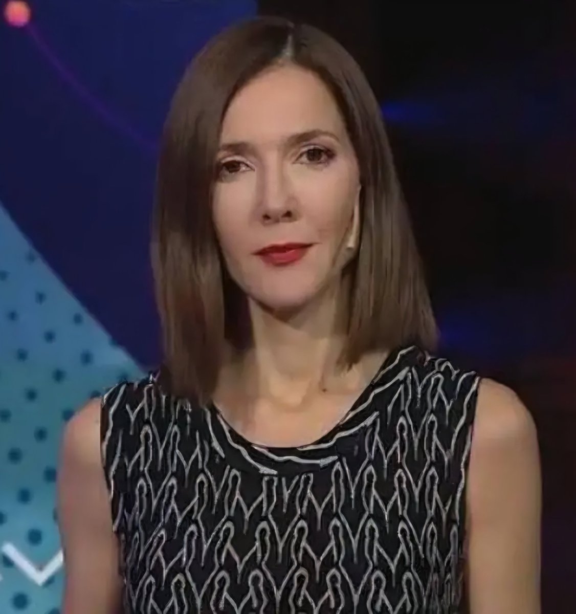 LiliLili949's tweet image. Codearse con el poder, viajar por el mundo, despertarse y ver el amanecer en el río desde su piso en Pto.Madero, le impide tomar dimensión de la situación de los jubilados, discapac, cl. media endeudada, pymes y comercios cerrados o los incendiados del sur.
@Cris_noticias