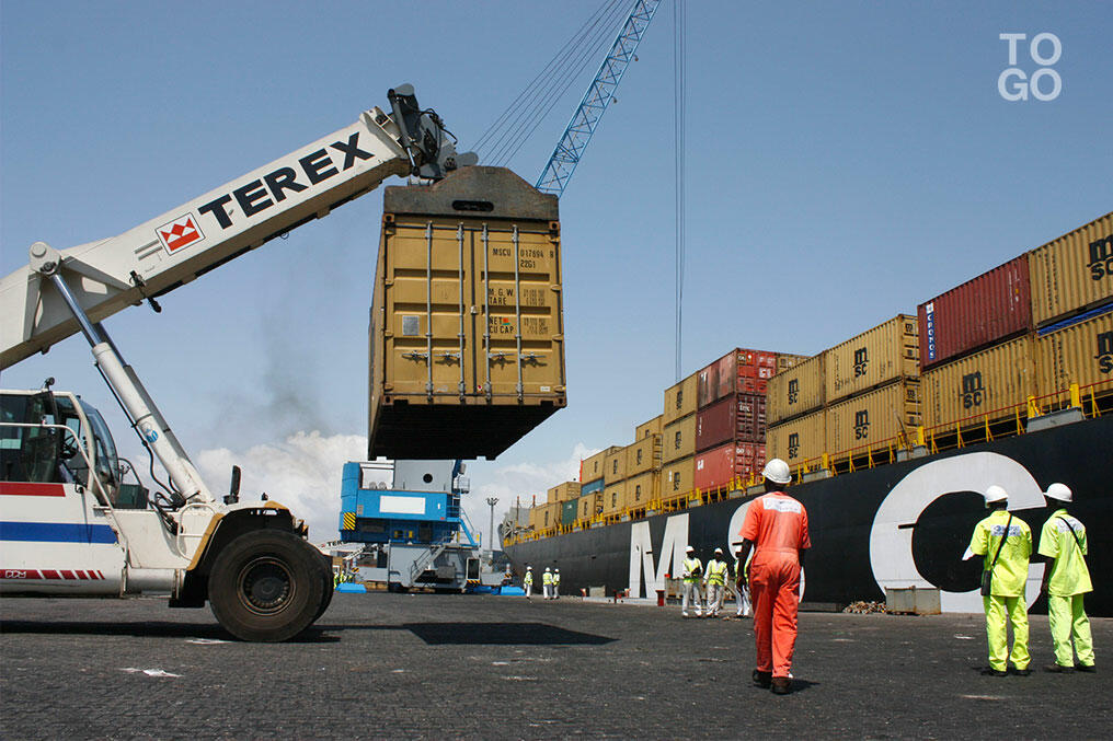 BohossouG's tweet photo. Le #Togo a choisi la dignité plutôt que la soumission à la France. Depuis, des signaux inquiétants visent le #PortdeLomé, poumon logistique de l’#AES. Attaquer ce port, c’est punir un peuple libre. L’#Afrique doit ouvrir les yeux et protéger ses choix souverains.
#freetogo #witos https://t.co/sMkzfN01hv