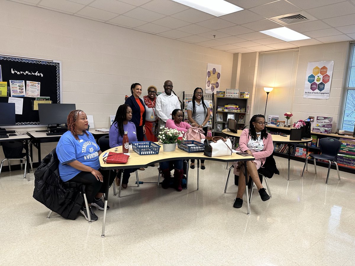 tpatchison's tweet photo. This morning, I had the opportunity to visit Rockbridge ES for their first Coffee and Conversation with new Principal Mr. Ifarinu. The collaboration and engagement were outstanding. Go Area 2 😊 @DeKalbSchools @dcsdfamilyenga1 https://t.co/ou45RJaOcO