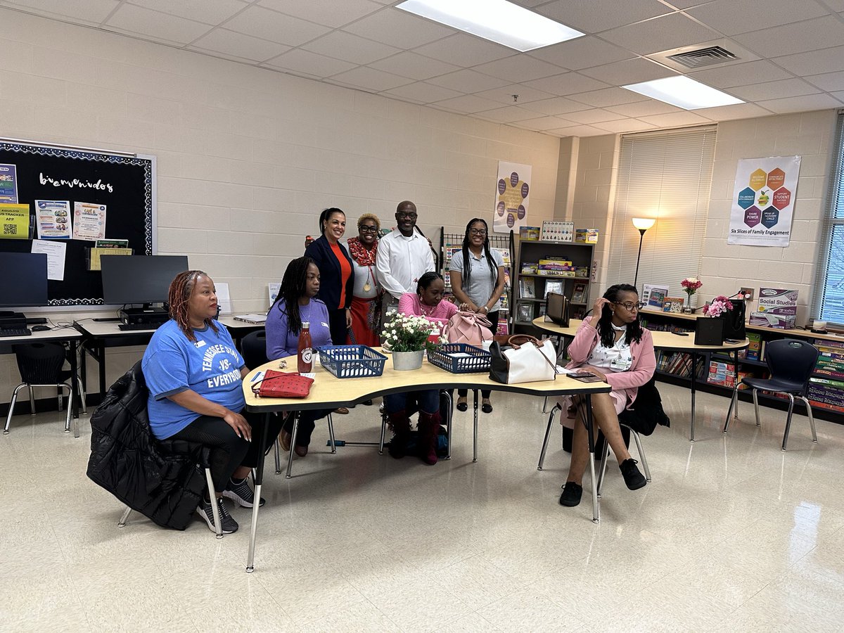 tpatchison's tweet photo. This morning, I had the opportunity to visit Rockbridge ES for their first Coffee and Conversation with new Principal Mr. Ifarinu. The collaboration and engagement were outstanding. Go Area 2 😊 @DeKalbSchools @dcsdfamilyenga1 https://t.co/ou45RJaOcO