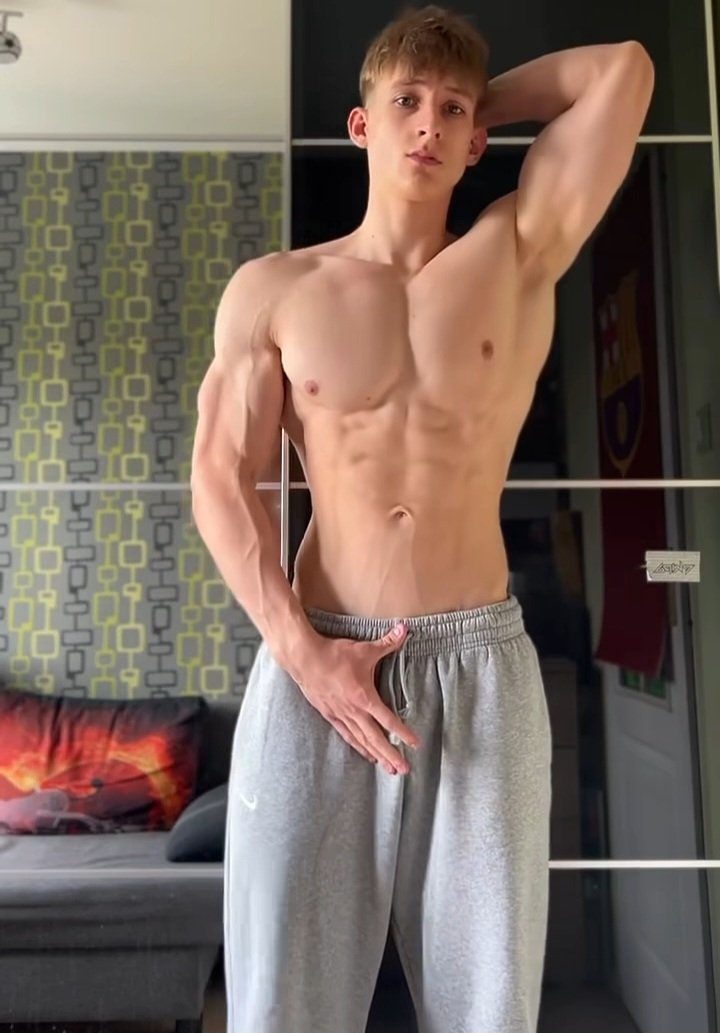 V_XXX_XXX_V's tweet photo. °Lewandowski0301°
#viral #men #gay #hot https://t.co/gNAHOjJT3k