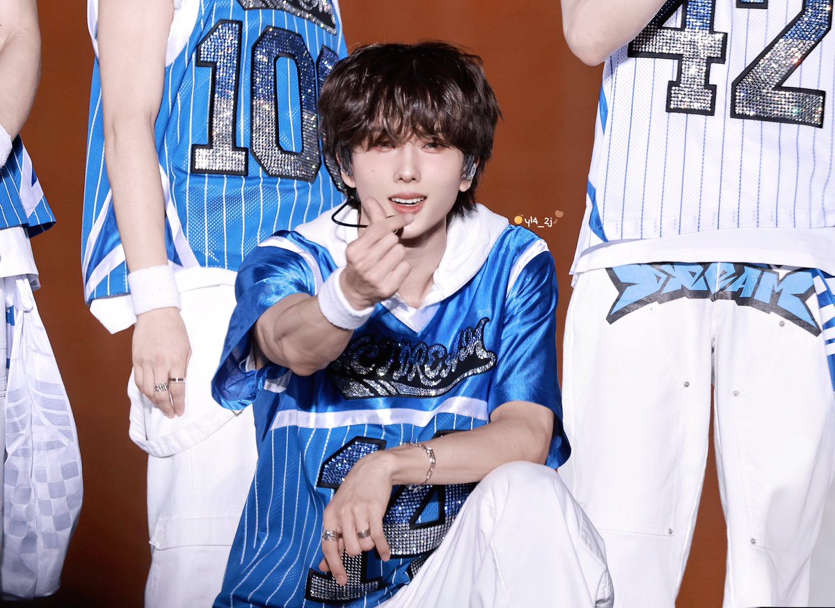 chengzishiwo's tweet photo. 🤍애기햄 생축🤍
감기 빨리 낫자…🥺🙏🏻
#지성 #박지성 #JISUNG #チソン 
#헤헤_지성이생일_행복했움_좋겠다
#2things4youJisungDay https://t.co/69R0u6EFMF
