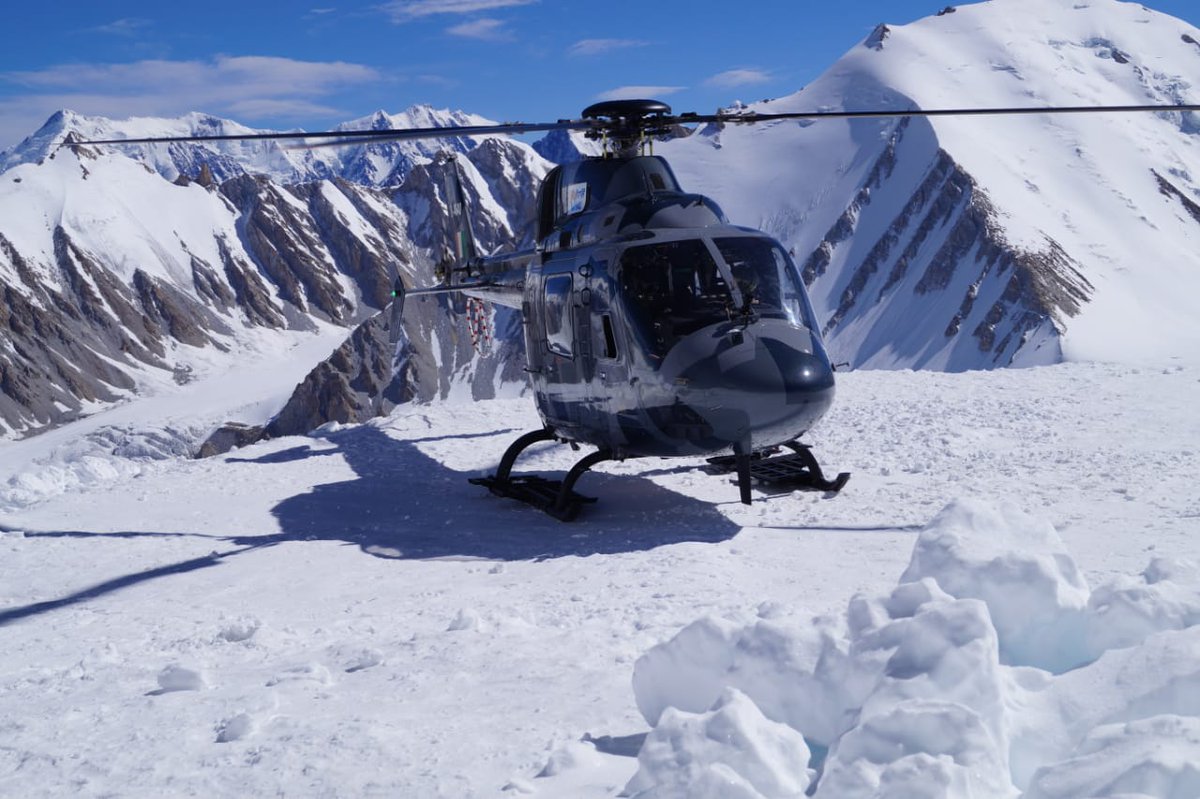 VinodDX9's tweet photo. In 2020, the LUH took off from Leh and demonstrated its hot & high hover performance at DBO ALG at 5000 MAMSL. It also demonstrated its payload capability in Siachen glacier HA and landed at the highest helipads of Amar and Sonam. https://t.co/FE6aNzcUPP