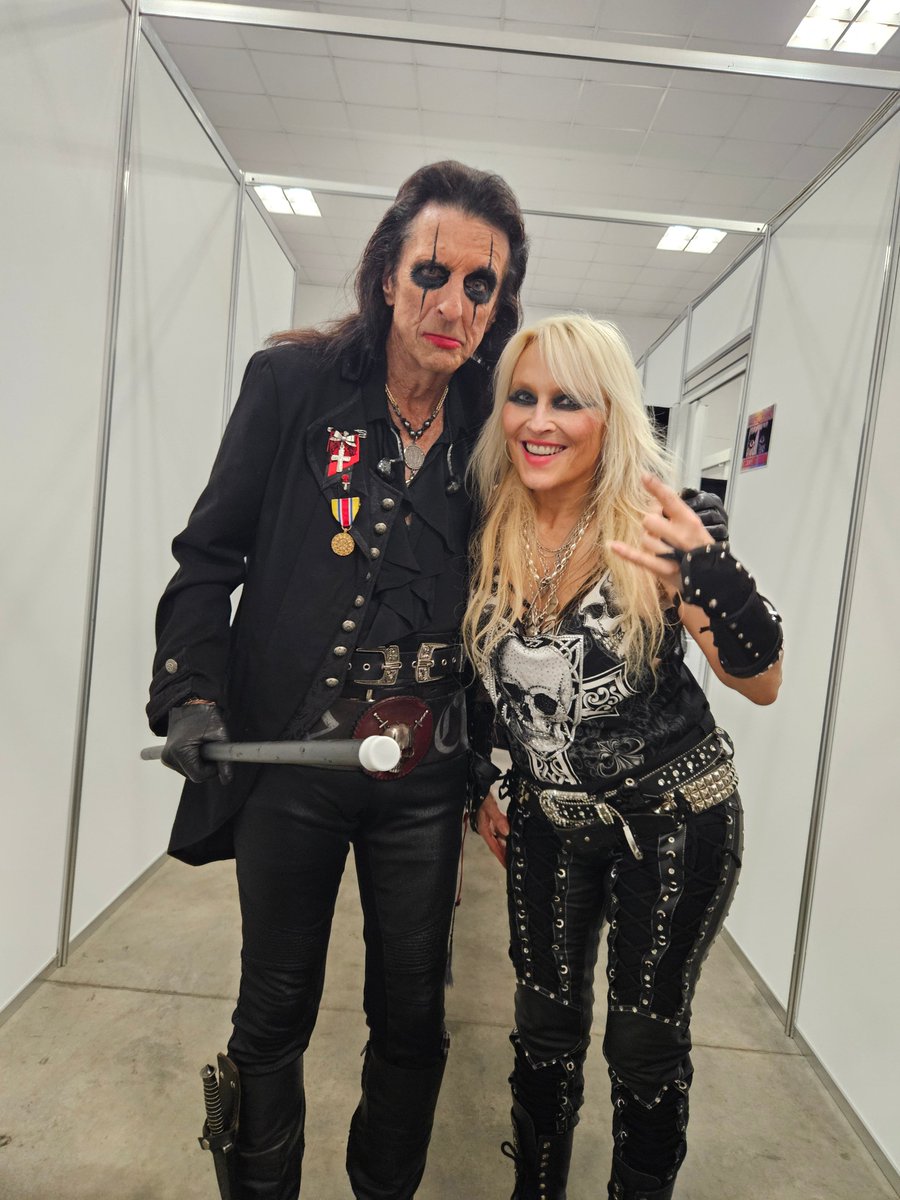 A wonderful and #HappyBirthday to this living #legend and total #gentleman, #AliceCooper!
Enjoy your special day!
🤘💪❤️🙏
#Love, #Doro

<a href="/alicecooper/">Alice Cooper</a>
<a href="/NightswithAlice/">Nights With Alice</a>
#alicecooperssolidrock
#doropesch
#conqueress
#schoolsout
#warlock
#schoolsoutforever
#allformetal
#allweare