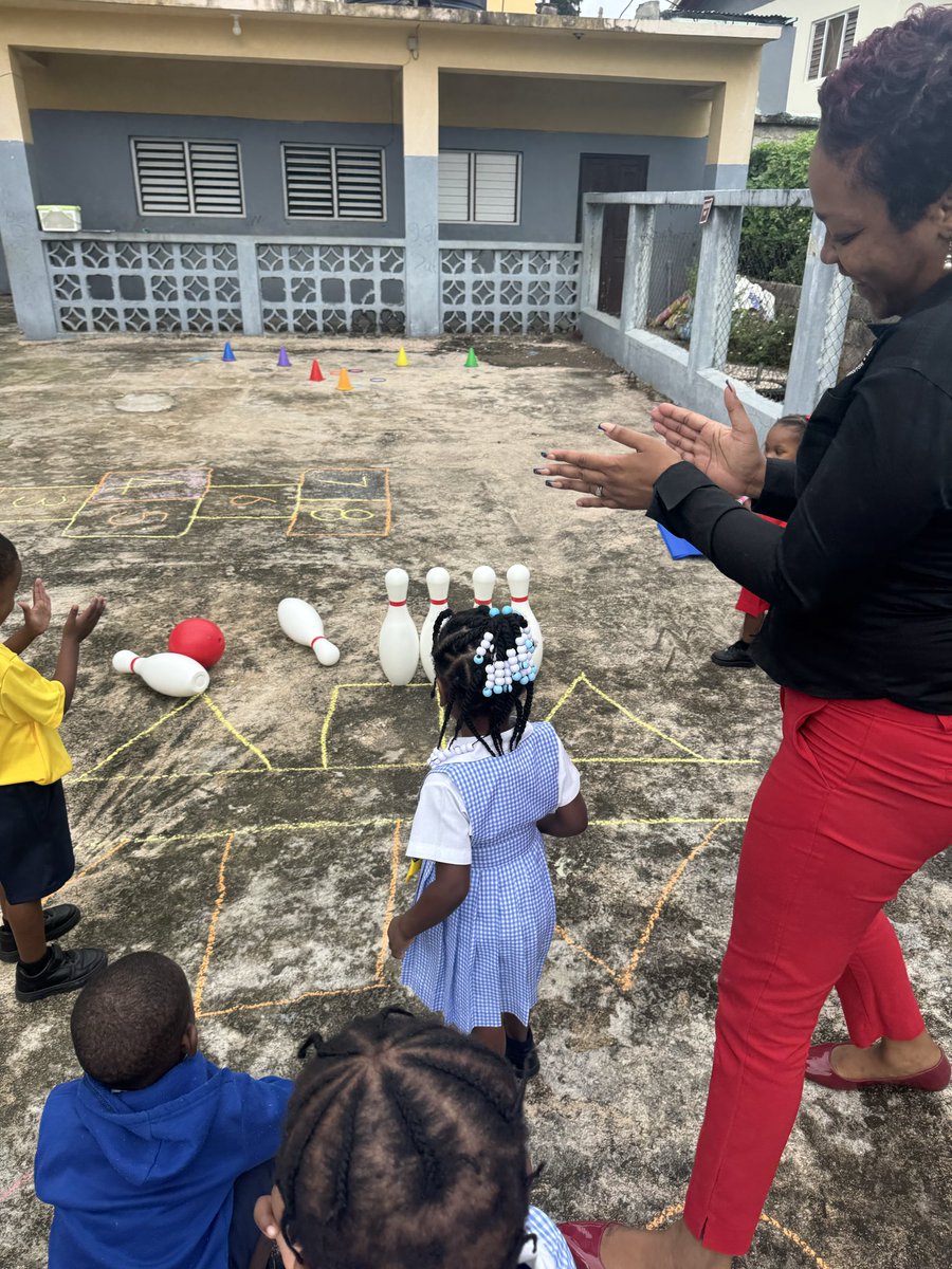 Bee Aronson tweet media