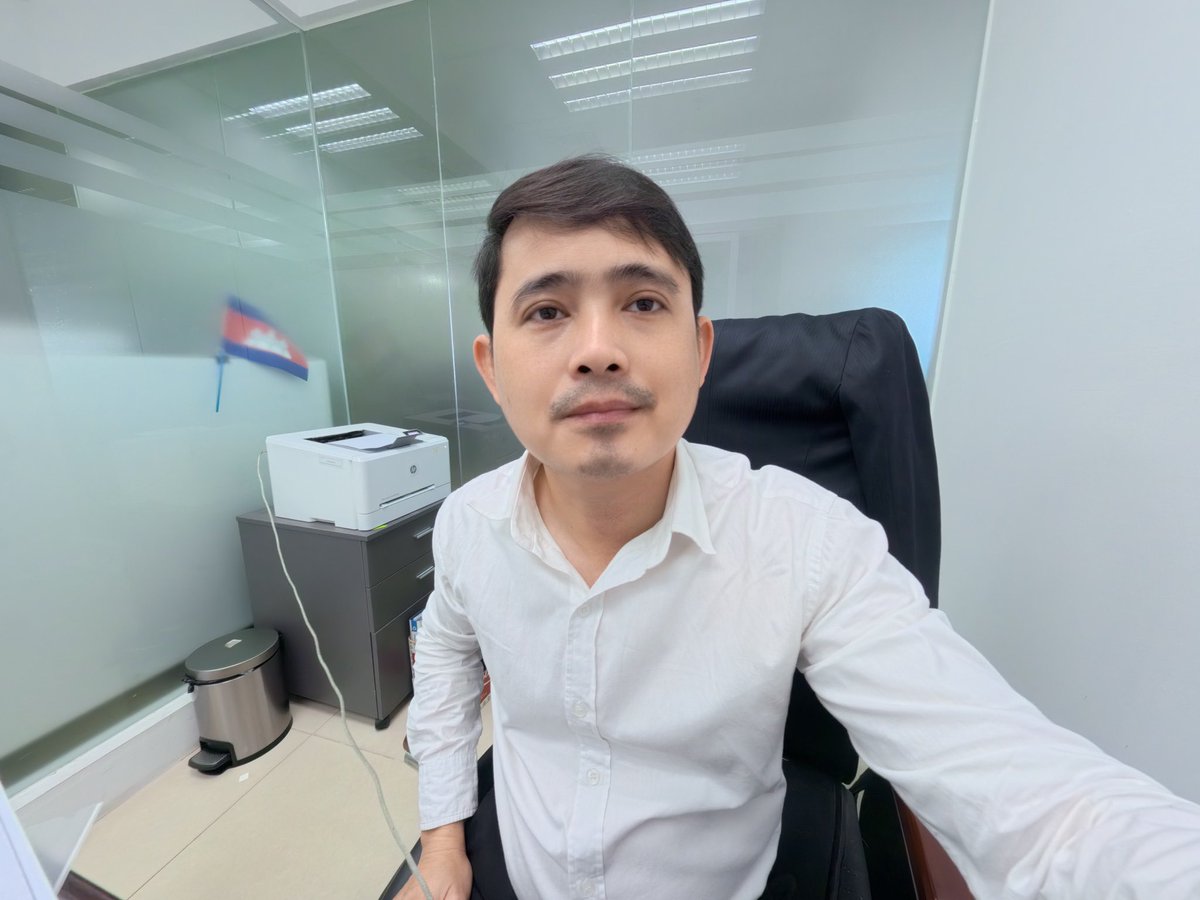 pisethheng's tweet photo. Office worker https://t.co/oHDiXpDUpC