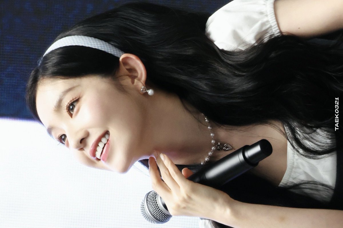 𝐚𝐳𝐳𝐚 tweet media