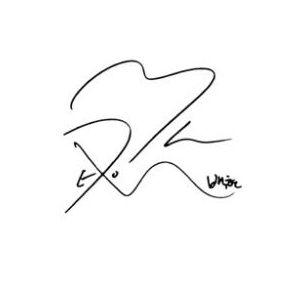 pexolaris's tweet photo. The EXO on his signature bro fuu😭ccck nah y'all can't tell me he hated his group. He had a blood pack with that we are one sprite bs from the beginning and carries it wherever he goes and you ppl think you can decide if he's EXO or not? UNTIL HE SAYS IT'S OVER BRO. Until then!!! https://t.co/b5qyF3spfm