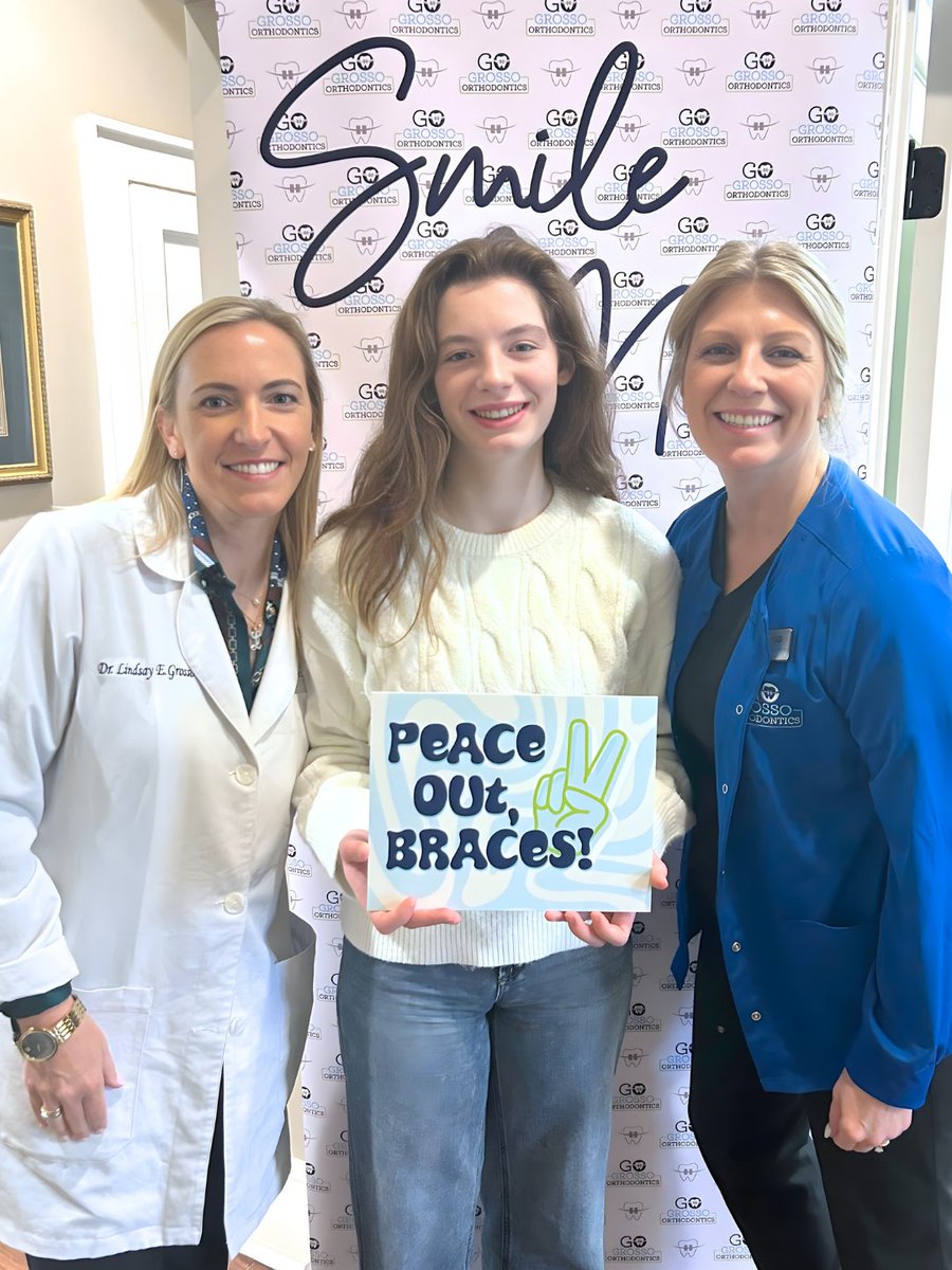 grossoortho's tweet photo. 𝐄𝐥𝐥 𝐢𝐬 𝐚𝐥𝐥 𝐬𝐦𝐢𝐥𝐞𝐬 𝐭𝐨𝐝𝐚𝐲! 🎉😁
Braces off and a brand-new 𝐆𝐫𝐨𝐬𝐬𝐨 𝐎𝐫𝐭𝐡𝐨𝐝𝐨𝐧𝐭𝐢𝐜𝐬 smile to celebrate. We are so excited for this next chapter and proud of all the hard work along the way! 🦷✨
#GrossoOrthodontics #BracesOff #SmileTransformation https://t.co/eoaLY3Exdj